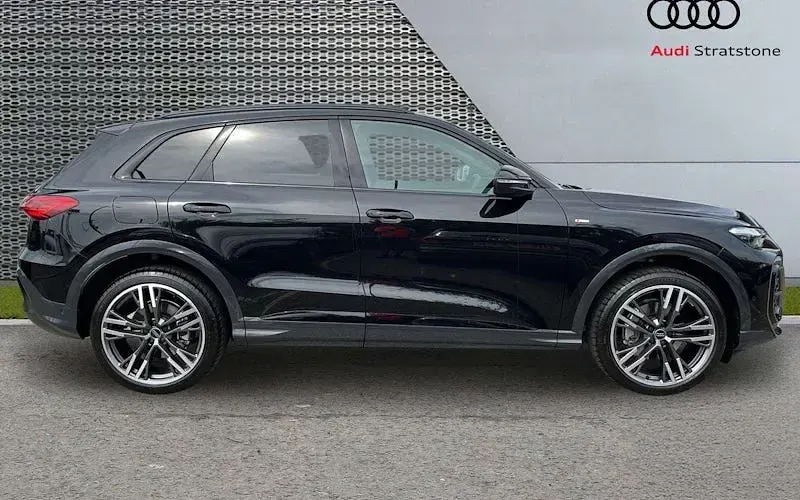 New Audi Q5 Black Edition 204 HP (150 kW) 2026 Black SUV