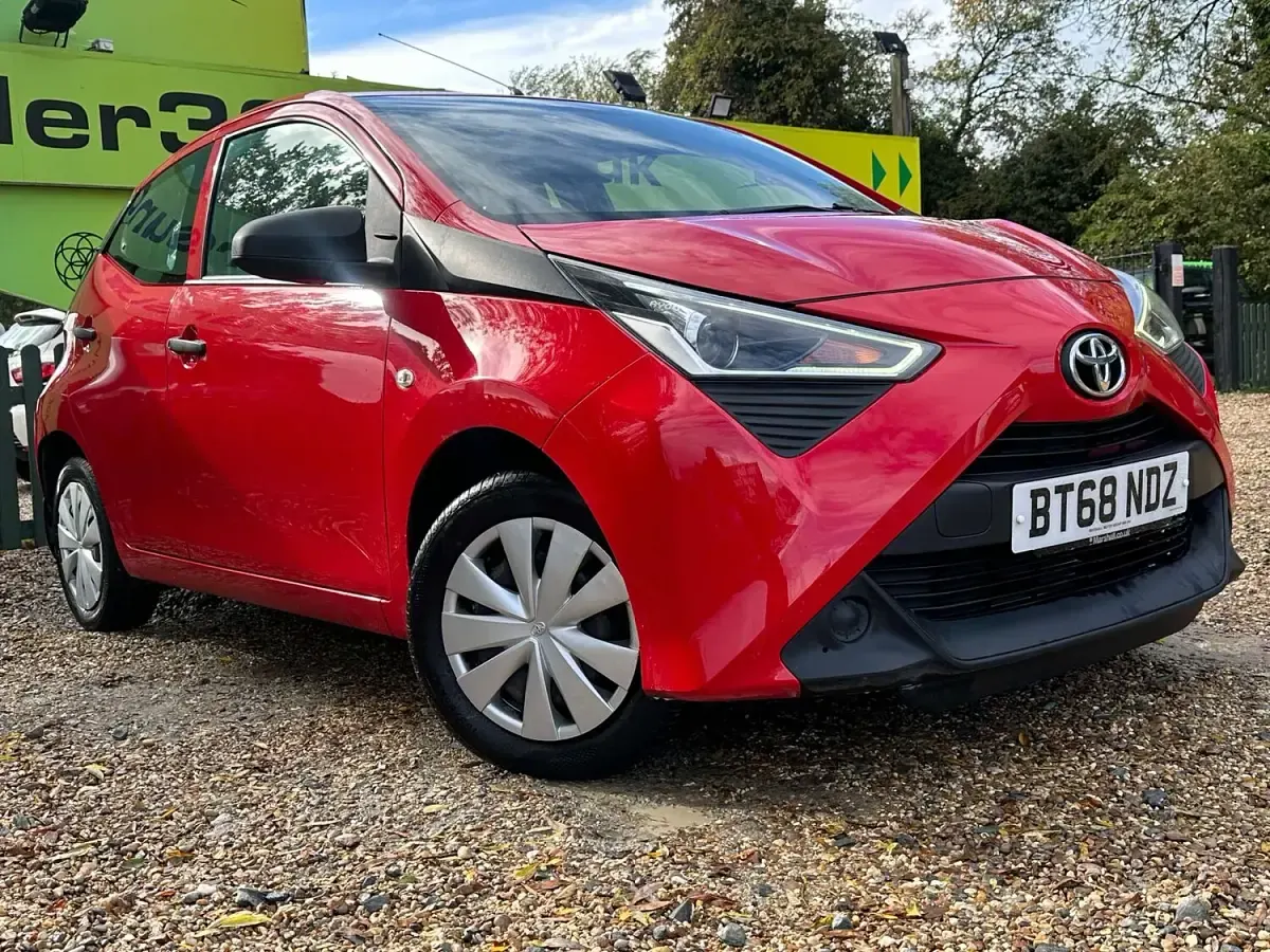 Used Toyota Aygo 72 HP (52 kW) 2019 Red Hatchback