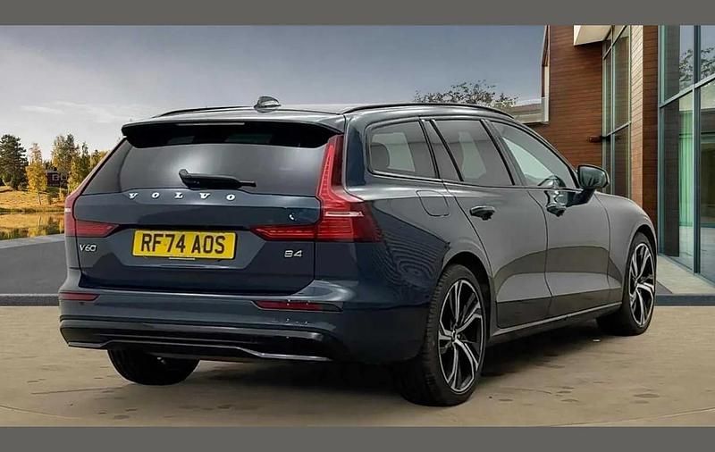 Used Volvo V60 Plus 194 HP (142 kW) 2025 Blue Estate