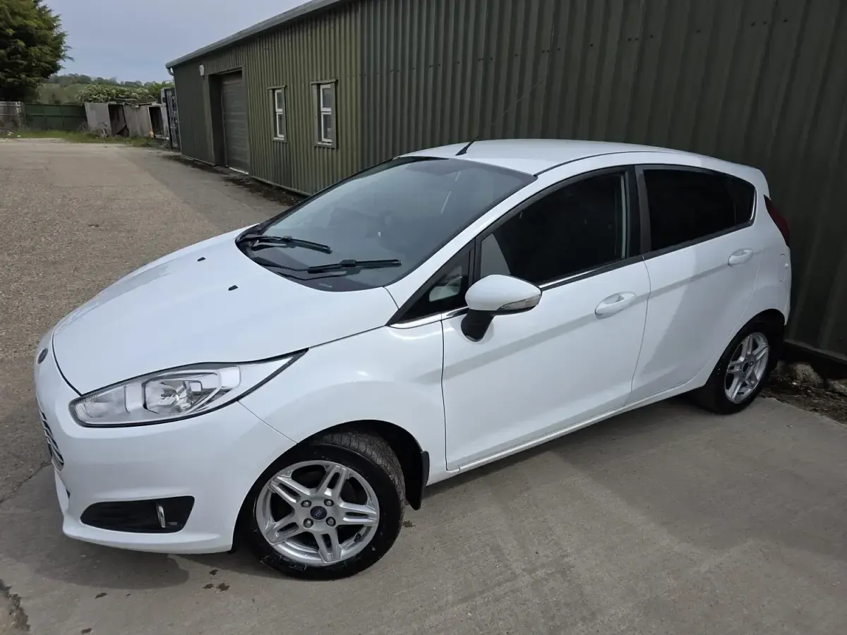 Used Ford Fiesta Zetec 2013 White Hatchback