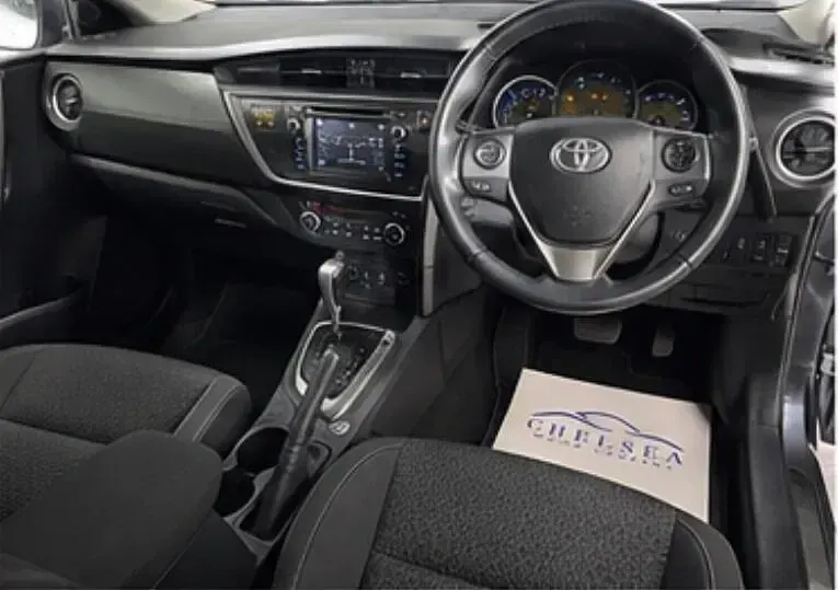 Used Toyota Auris Multidrive S 132 HP (97 kW) 2014 Blue Hatchback