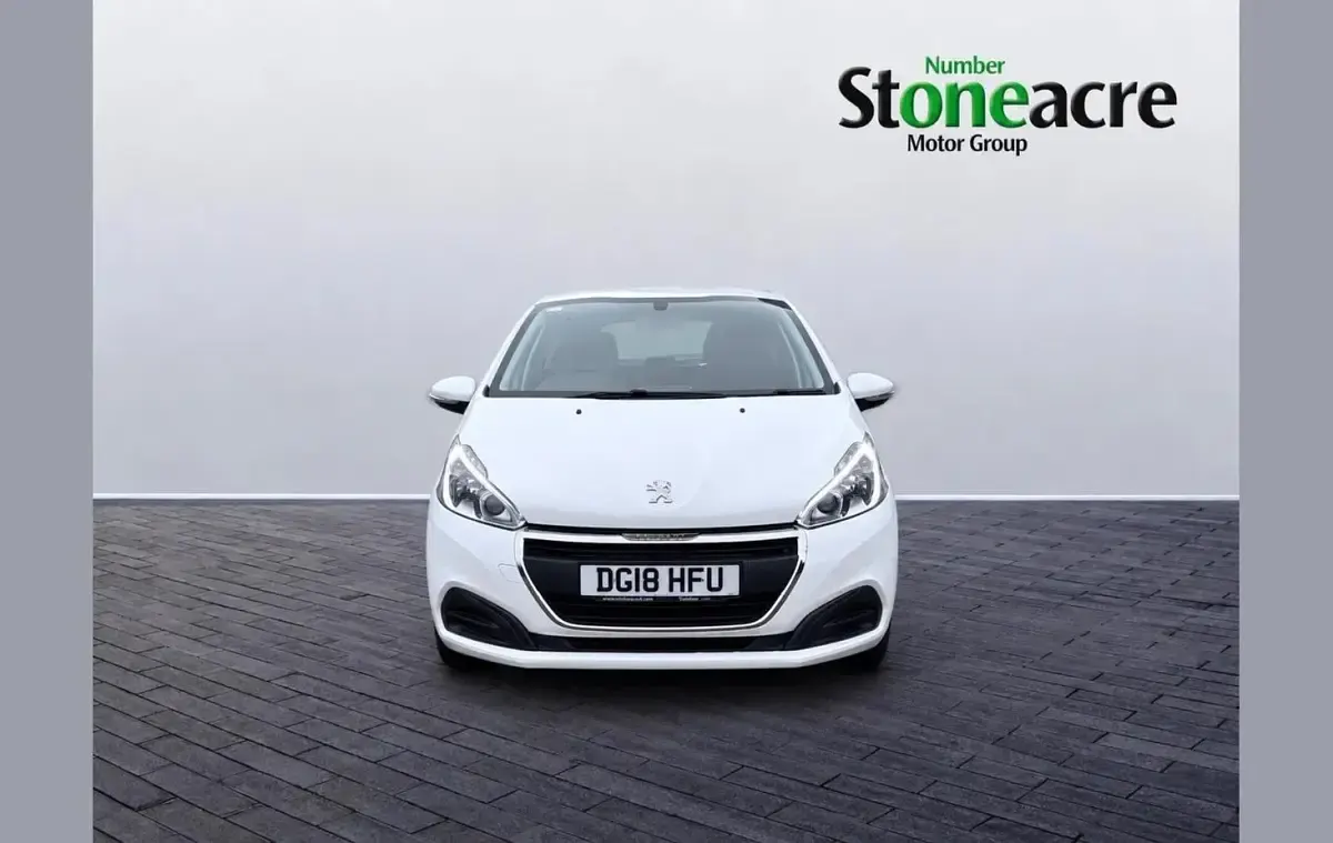Used Peugeot 208 Active 80 HP (58 kW) 2018 White Hatchback