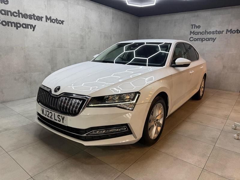 White Used 2022 Skoda Superb SE Technology Hatchback | £11,165 (Fair price) - Image 1/4