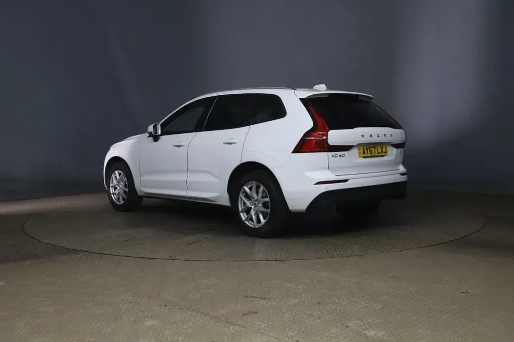 Used Volvo XC60 Momentum 2017 White SUV
