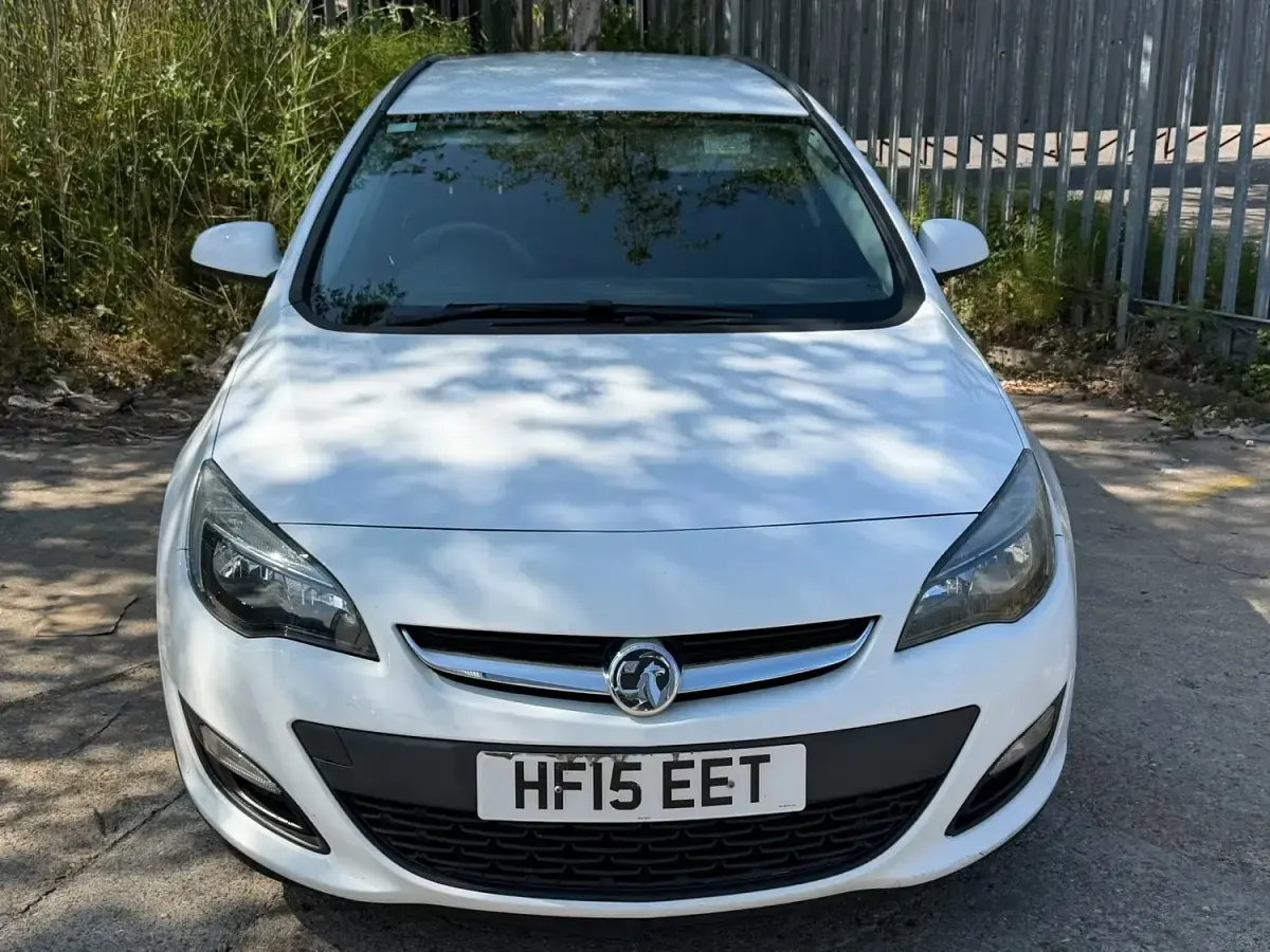 Used Vauxhall Astra 2015 White Estate