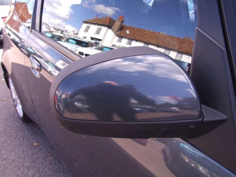 Image 2/4
