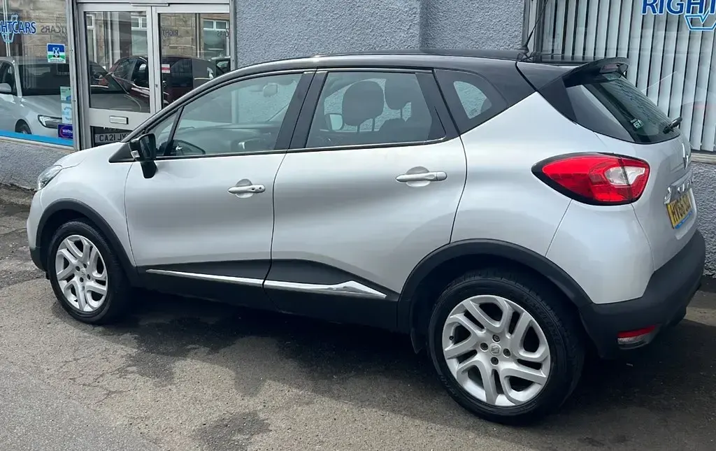 Used Renault Captur Dynamique 90 HP (66 kW) 2016 Silver/black SUV
