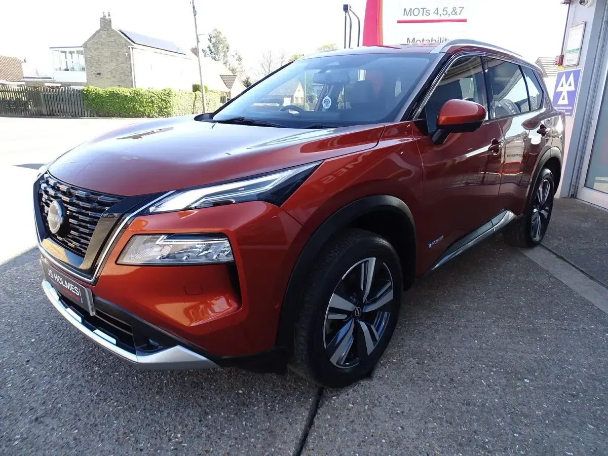 Used Nissan X-Trail Tekna 213 HP (156 kW) 2024 Orange SUV
