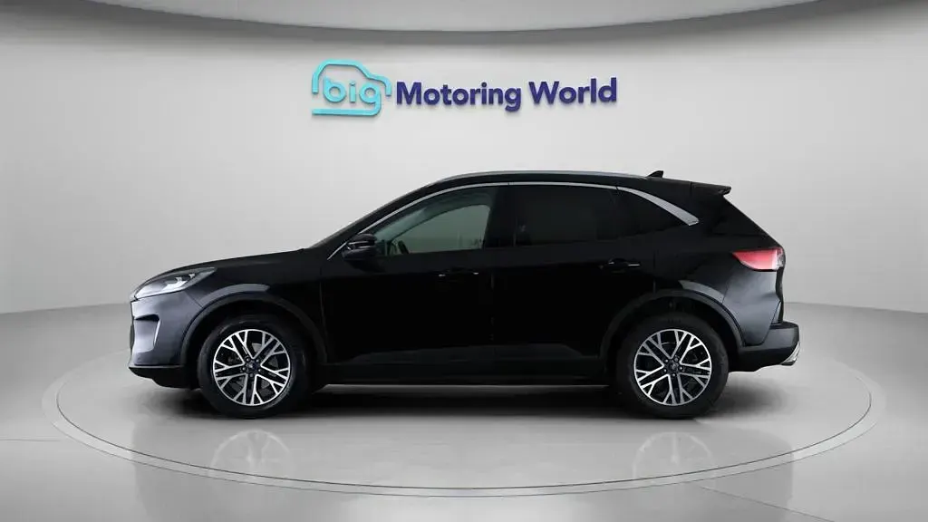 Usado Ford Kuga Titanium 150 CV (110 kW) 2023 Negro SUV