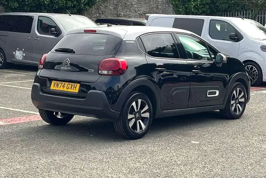 Used Citroën C3 PureTech 81 HP (59 kW) 2024 Black Hatchback