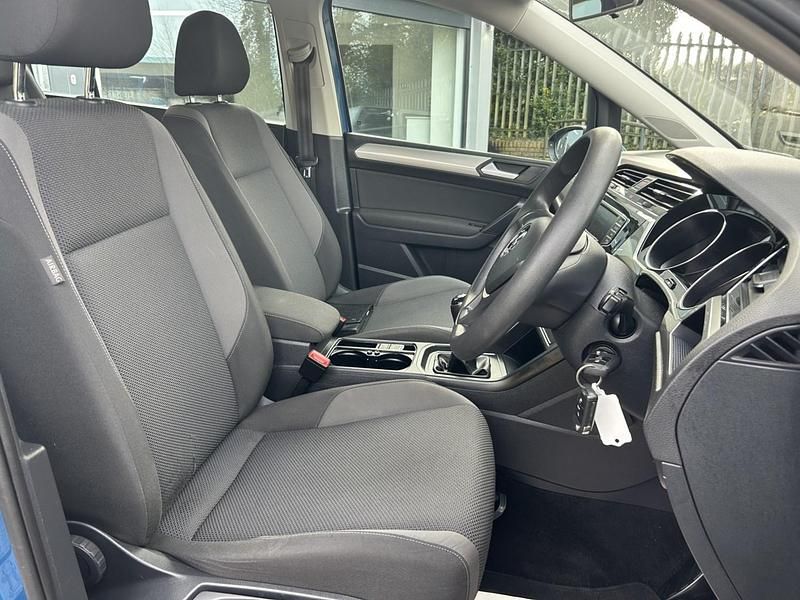 Usado VW Touran S 115 HP (84 kW) 2017 Azul Monovolume