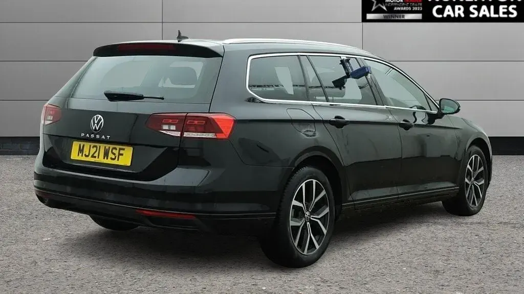 Used VW Passat SEL 150 HP (110 kW) 2021 Black Estate