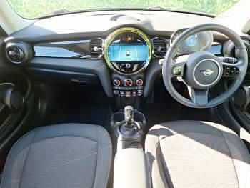 Usado Mini Cooper Classic 136 HP (100 kW) 2022 Preto Citadino