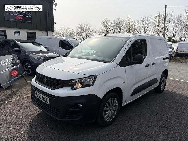 Begagnad Peugeot Partner 100 HK (73 kW) 2019 Vit Minibuss