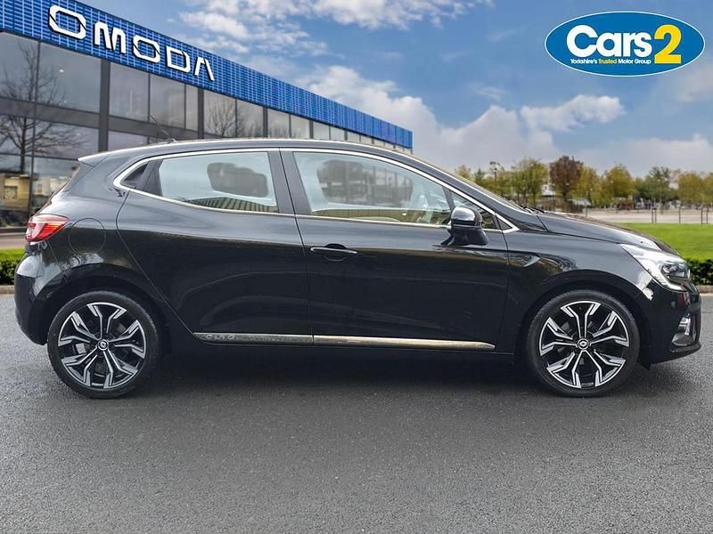 Used Renault Clio V Version S 89 HP (65 kW) 2021 Black Hatchback