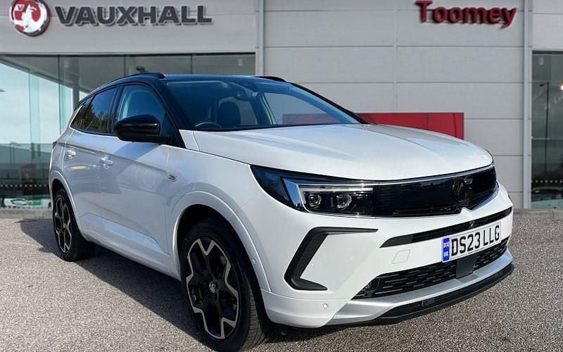 White Used 2023 Vauxhall Grandland X Ultimate SUV | £19,995 (A bit pricey) - Image 1/4