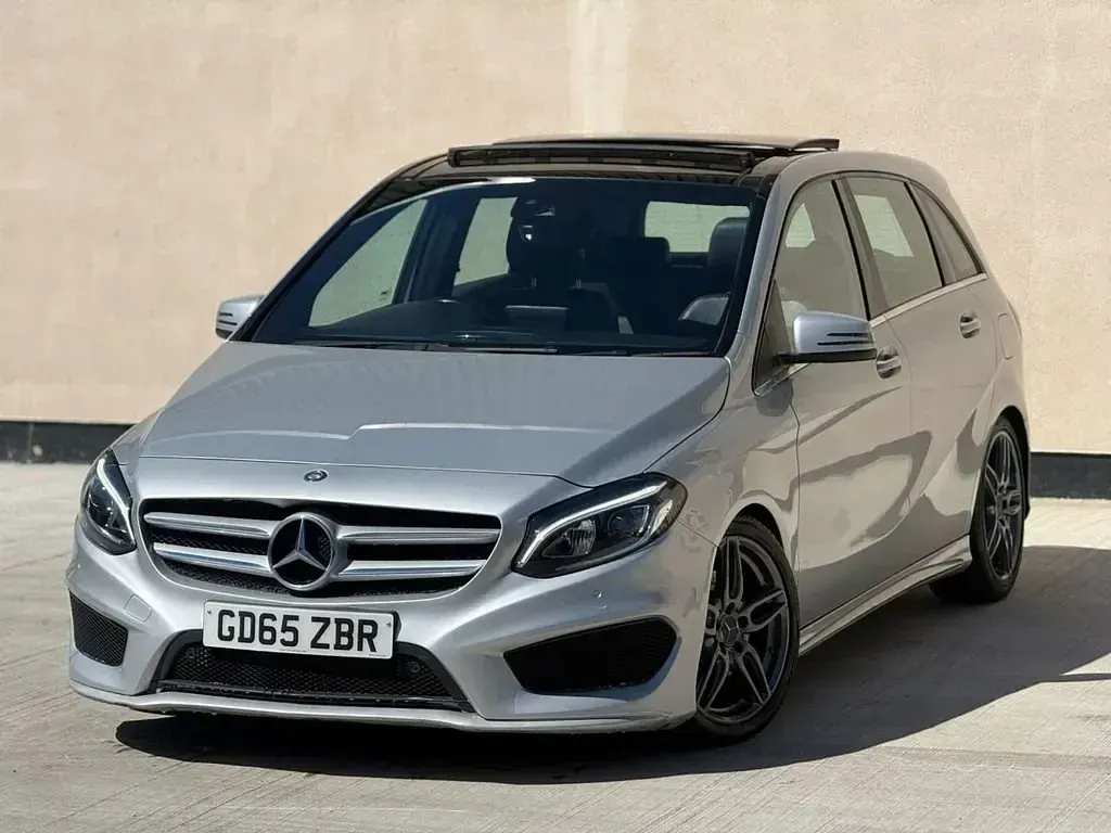 Begagnad Mercedes B220 AMG line 2016 Silver Minibuss