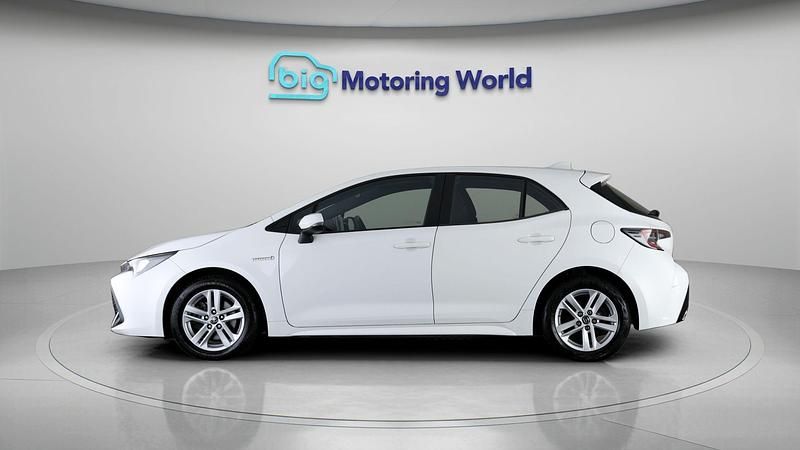 Used Toyota Corolla 184 HP (135 kW) 2021 White Hatchback