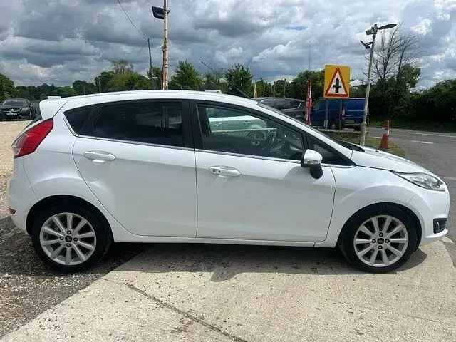 Used Ford Fiesta Titanium 2015 White Hatchback
