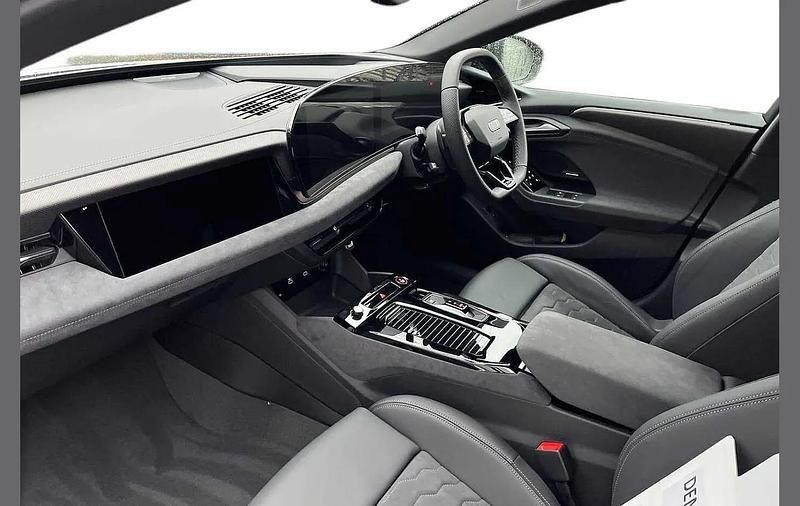 Ny Audi e-tron Comfort 210 kW (286 HK) 2025 Vit SUV