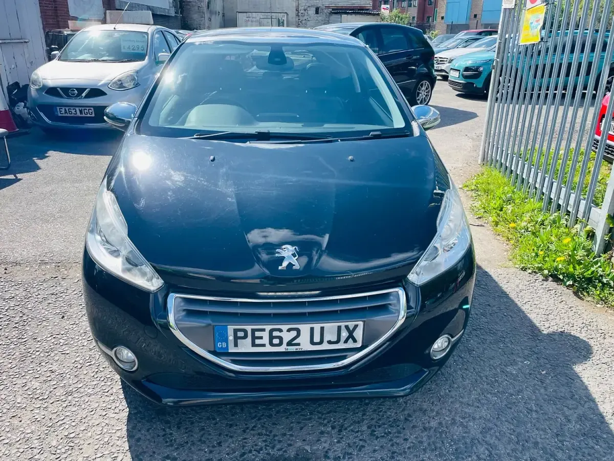 Used Peugeot 208 Allure 68 HP (50 kW) 2012 Black Hatchback