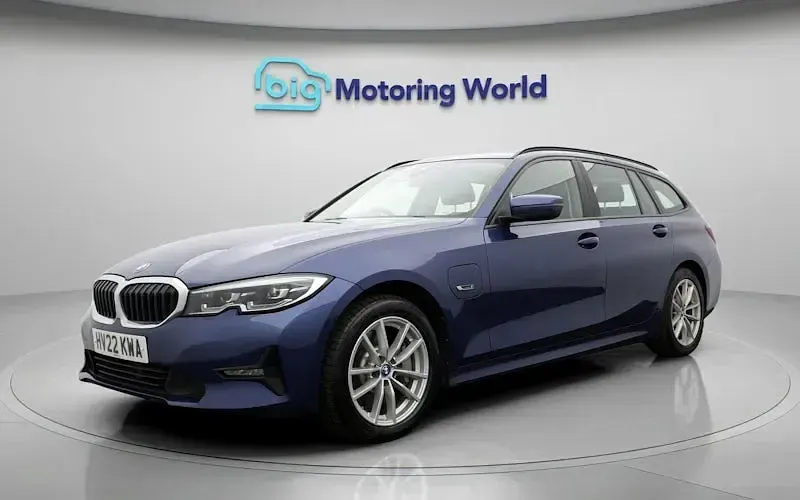 Used BMW 330e 292 HP (214 kW) 2022 Blue Estate