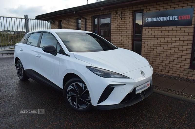 Used MG MG4 EV SE 2024 White Hatchback