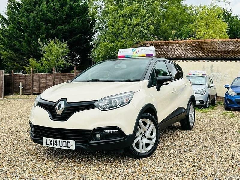 Used Renault Captur Dynamique 90 HP (66 kW) 2014 Cream/black SUV