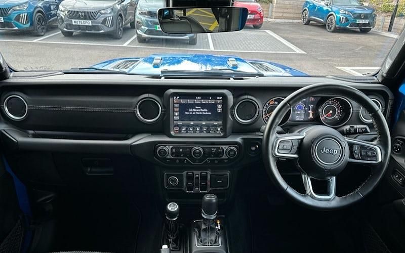 Image 4/4
