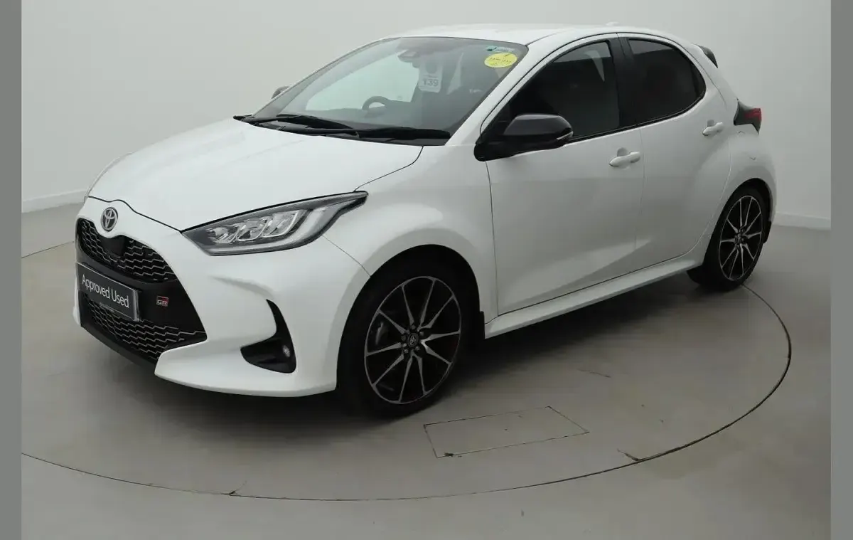 Used Toyota Yaris Sport 113 HP (83 kW) 2023 White Hatchback