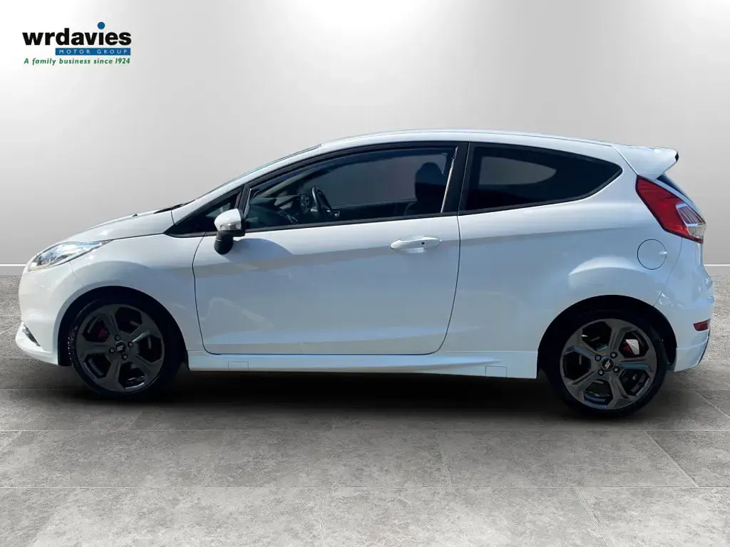 Used Ford Fiesta ST 2017 Frozen white Hatchback