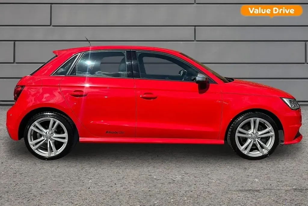 Begagnad Audi A1 Design 2017 Röd Halvkombi