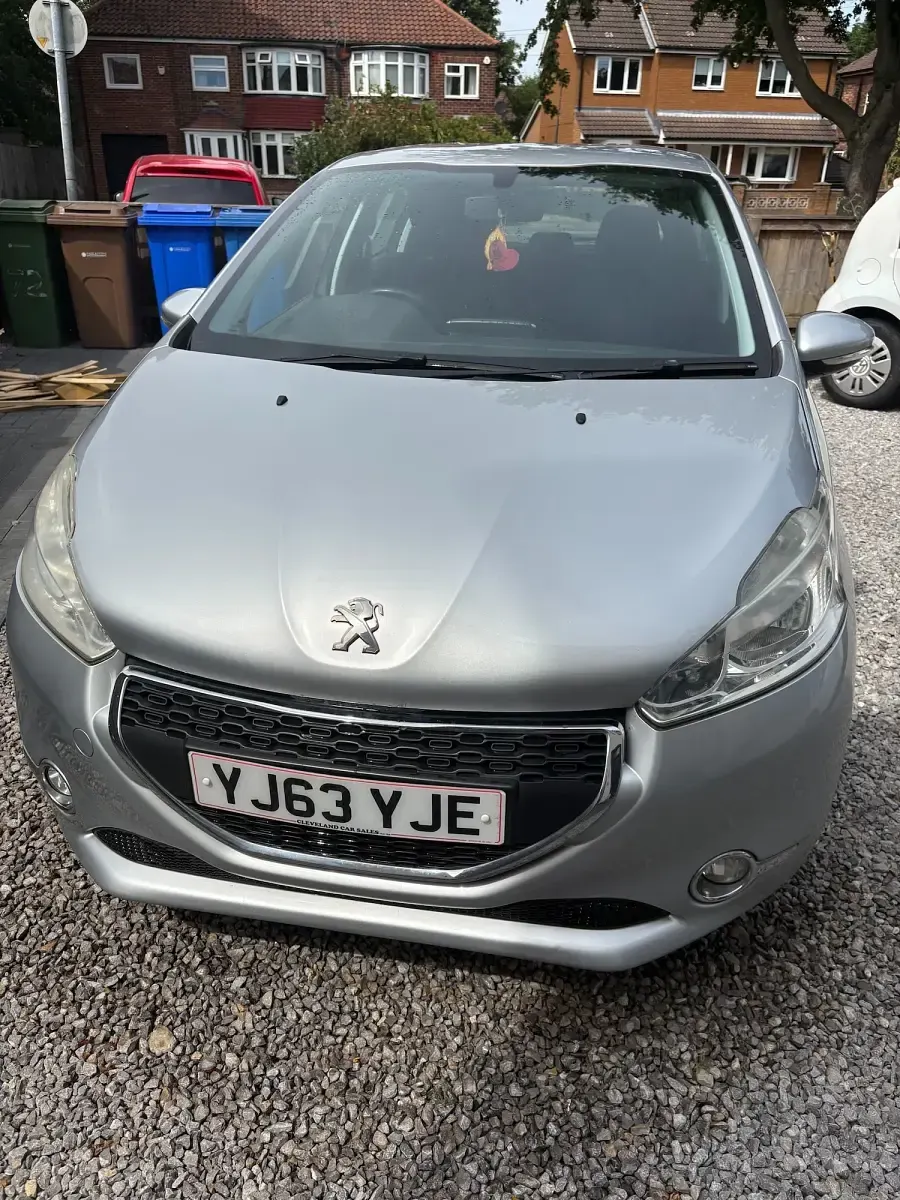 Used Peugeot 208 Active 82 HP (60 kW) 2013 Silver Hatchback