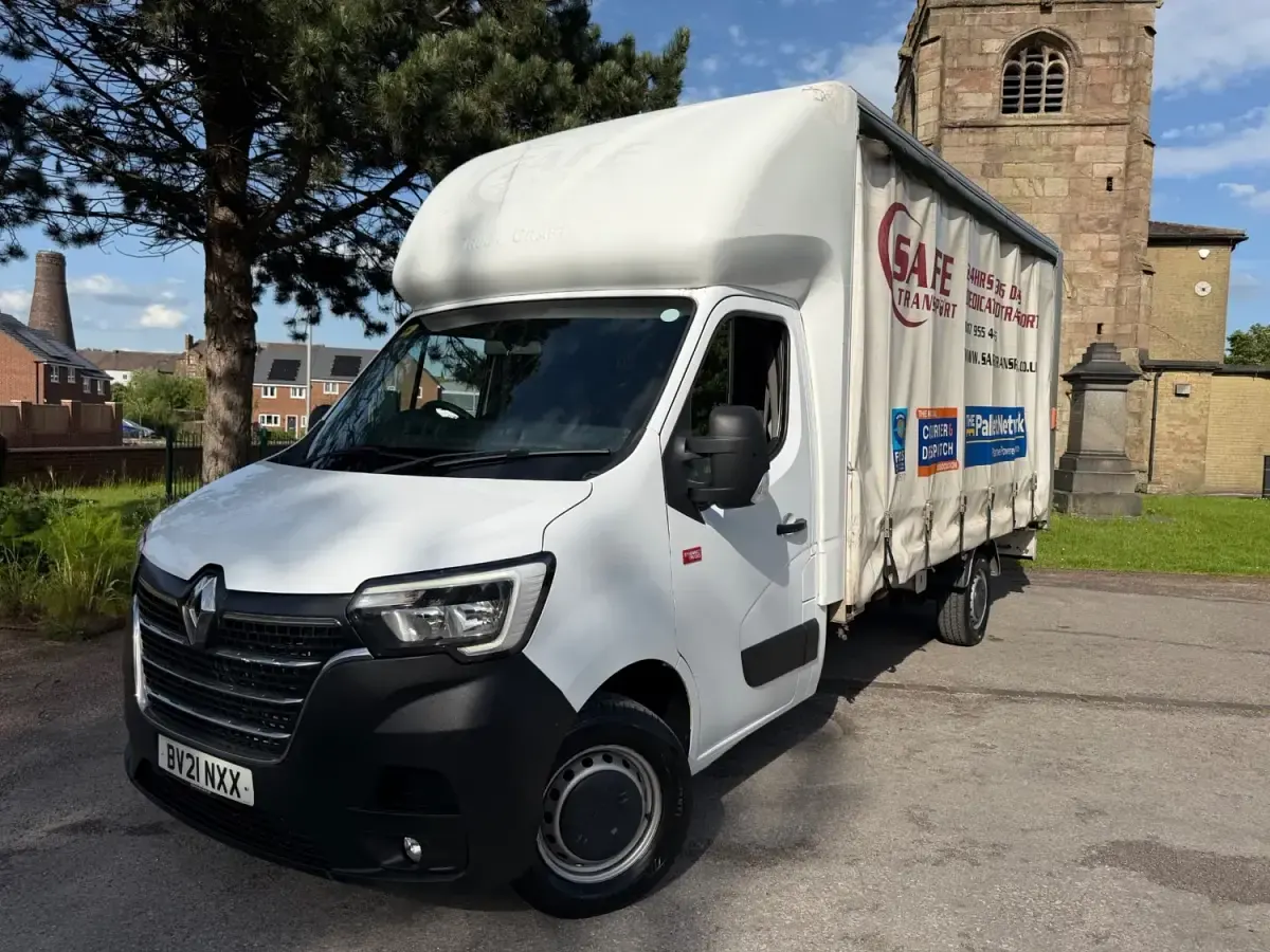 Käytetty Renault Master Komfort 145 HP (106 kW) 2021 Valkoinen Tila-auto