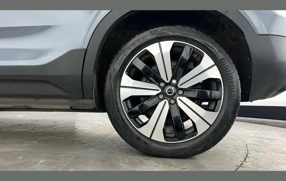 Usado Volvo C40 Core 169 kW (231 HP) 2022 Cinzento SUV