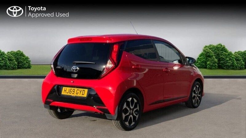 Used Toyota Aygo Trend 72 HP (52 kW) 2019 Red Hatchback