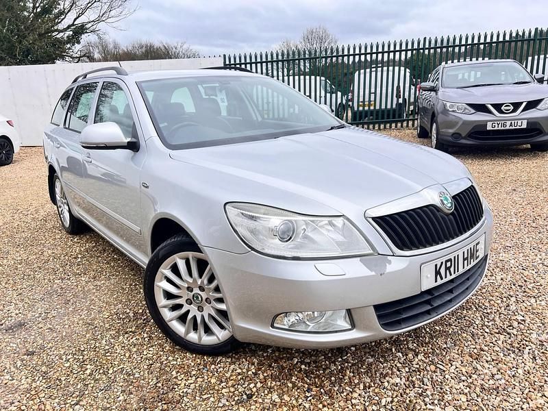 Used Skoda Octavia LAURIN & KLEMENT 160 HP (117 kW) 2011 Silver Estate