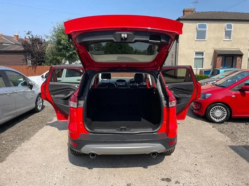 Used Ford Kuga Titanium 150 HP (110 kW) 2015 Red SUV