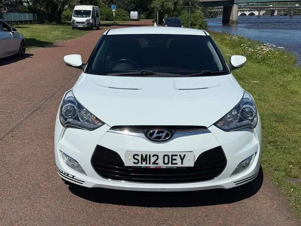 Used Hyundai Veloster 140 HP (102 kW) 2012 White Hatchback