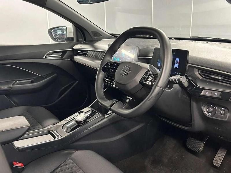 Used MG MG3 Trophy 194 HP (142 kW) 2025 White Hatchback