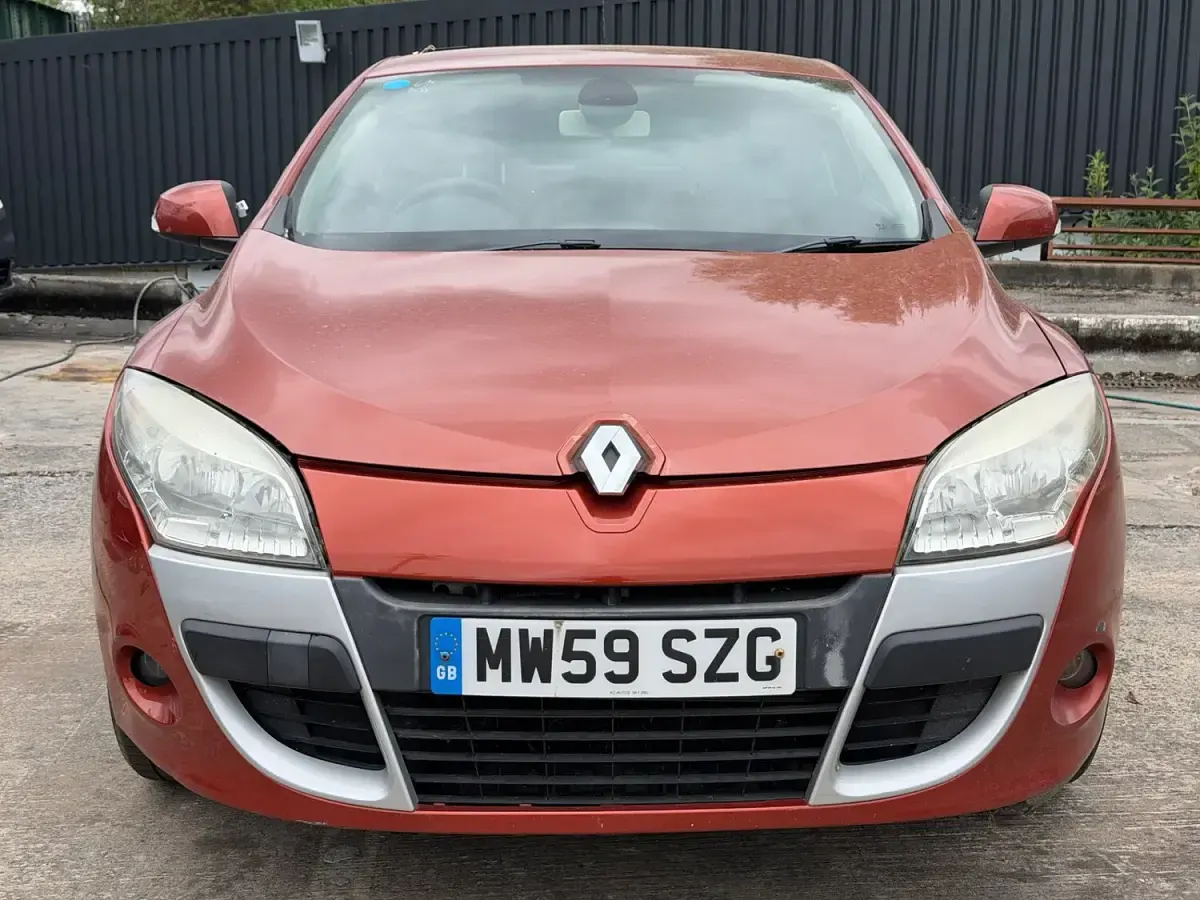 Used Renault Mégane Coupé Dynamique 110 HP (80 kW) 2010 Orange Coupe