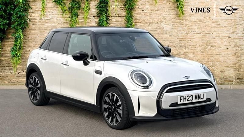White Used 2023 Mini Cooper Exclusive Hatchback | £23,901 (Fair price) - Image 1/4
