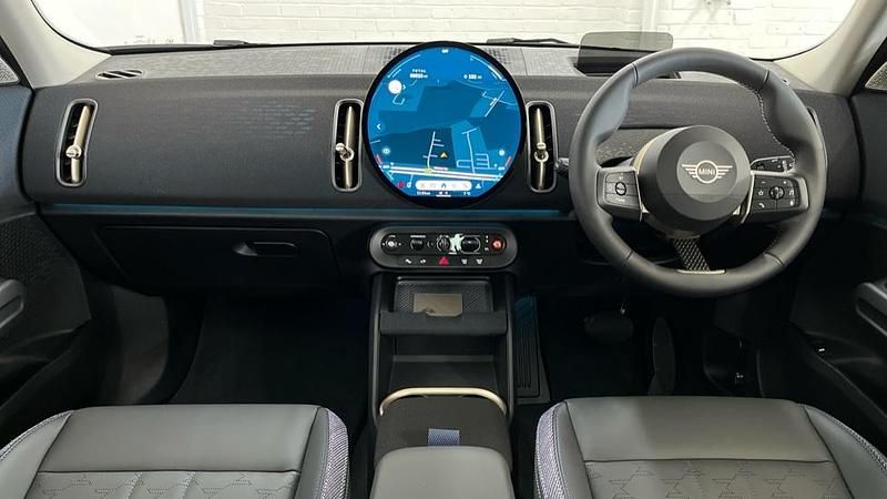 Used Mini Countryman 215 HP (158 kW) 2025 Silver SUV