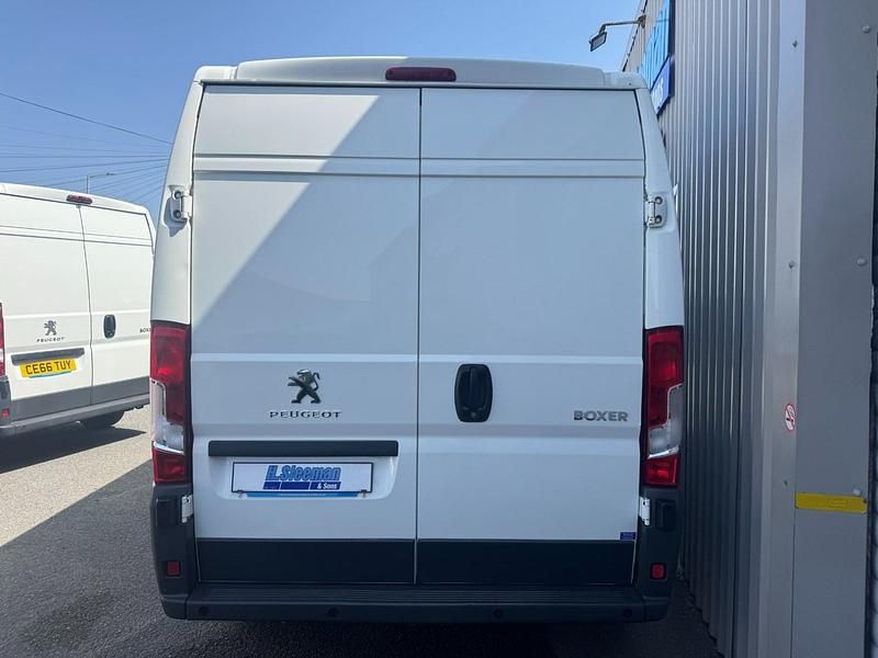 Used Peugeot Boxer 130 HP (95 kW) 2015 White Van
