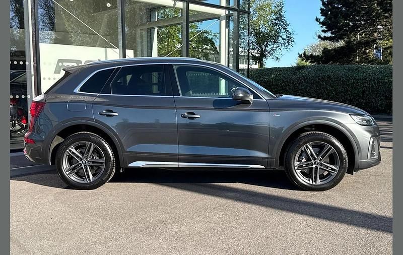 Begagnad Audi Q5 S-Line 204 HK (150 kW) 2023 Grå SUV