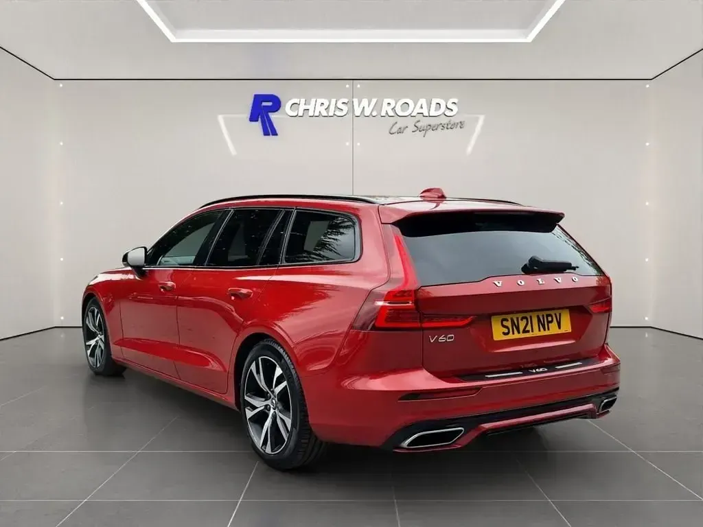 Usado Volvo V60 R-Design 163 CV (119 kW) 2021 Rojo Familiar