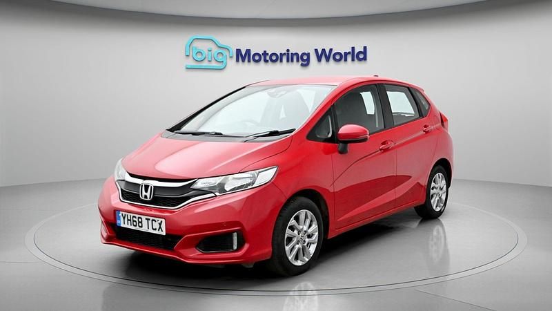 Used Honda Jazz SE 101 HP (74 kW) 2018 Red Hatchback
