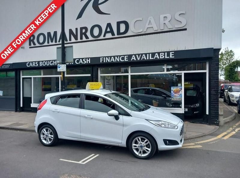 White Used 2016 Ford Fiesta Zetec Hatchback | £6,795 (Fair price) - Image 1/4