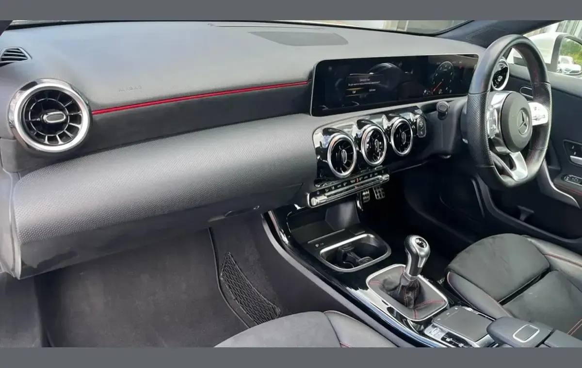Used Mercedes A180 Executive 134 HP (98 kW) 2019 White Hatchback