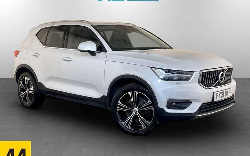 Used Volvo XC40 Inscription 211 HP (155 kW) 2021 White SUV